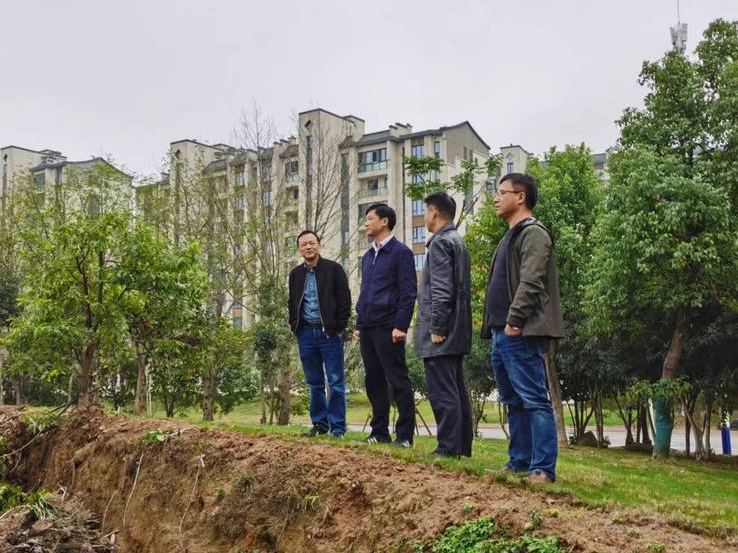 汪峰到县建投集团调研民生项目建设工作