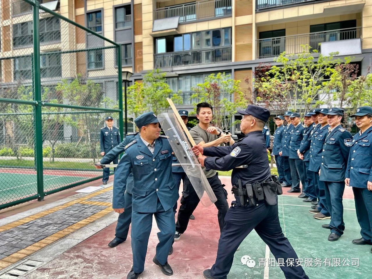 组织全县银行保安员开展业务知识学习和实战技能培训