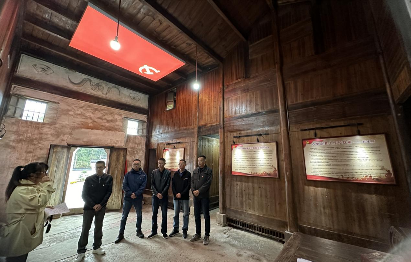 重温峥嵘岁月 接受革命传统教育