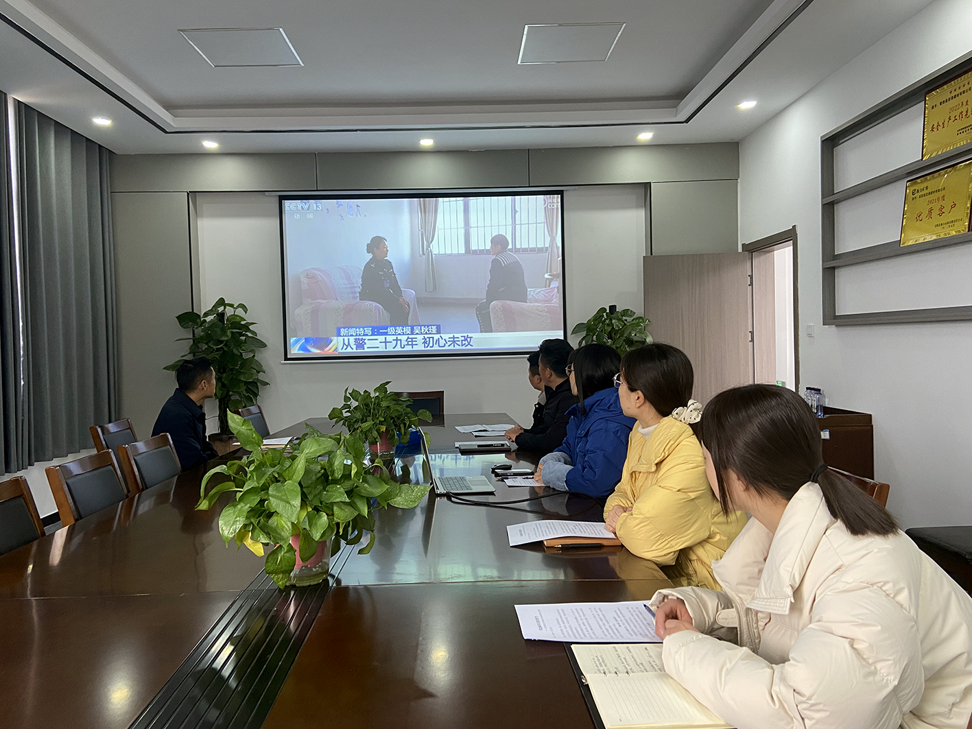 榜样如炬 追光前行