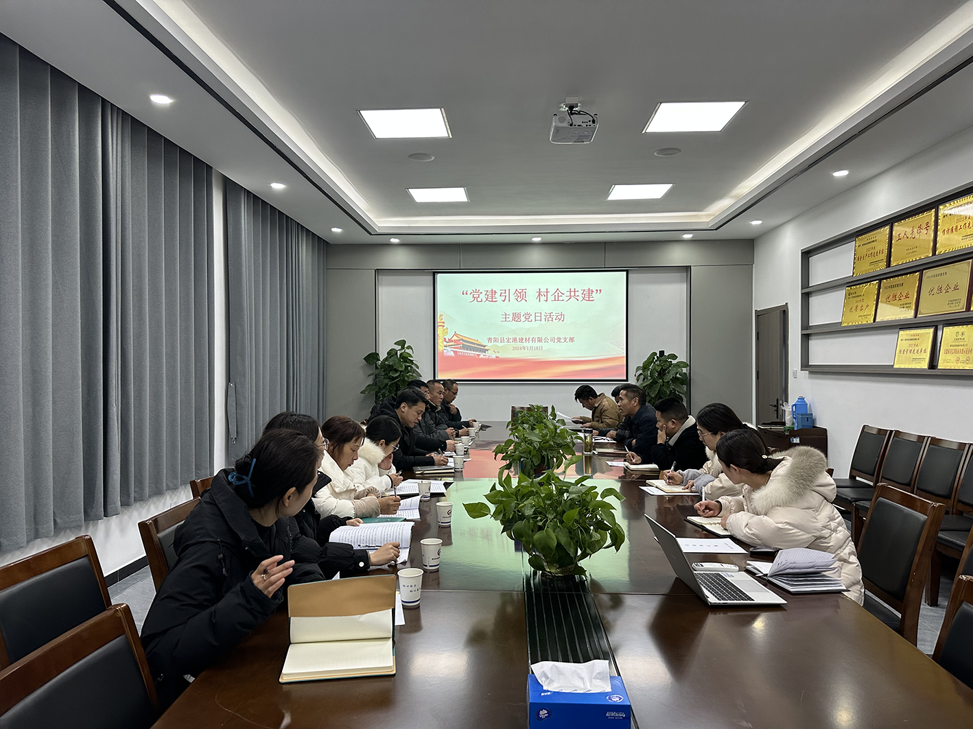 党建引领  村企共建