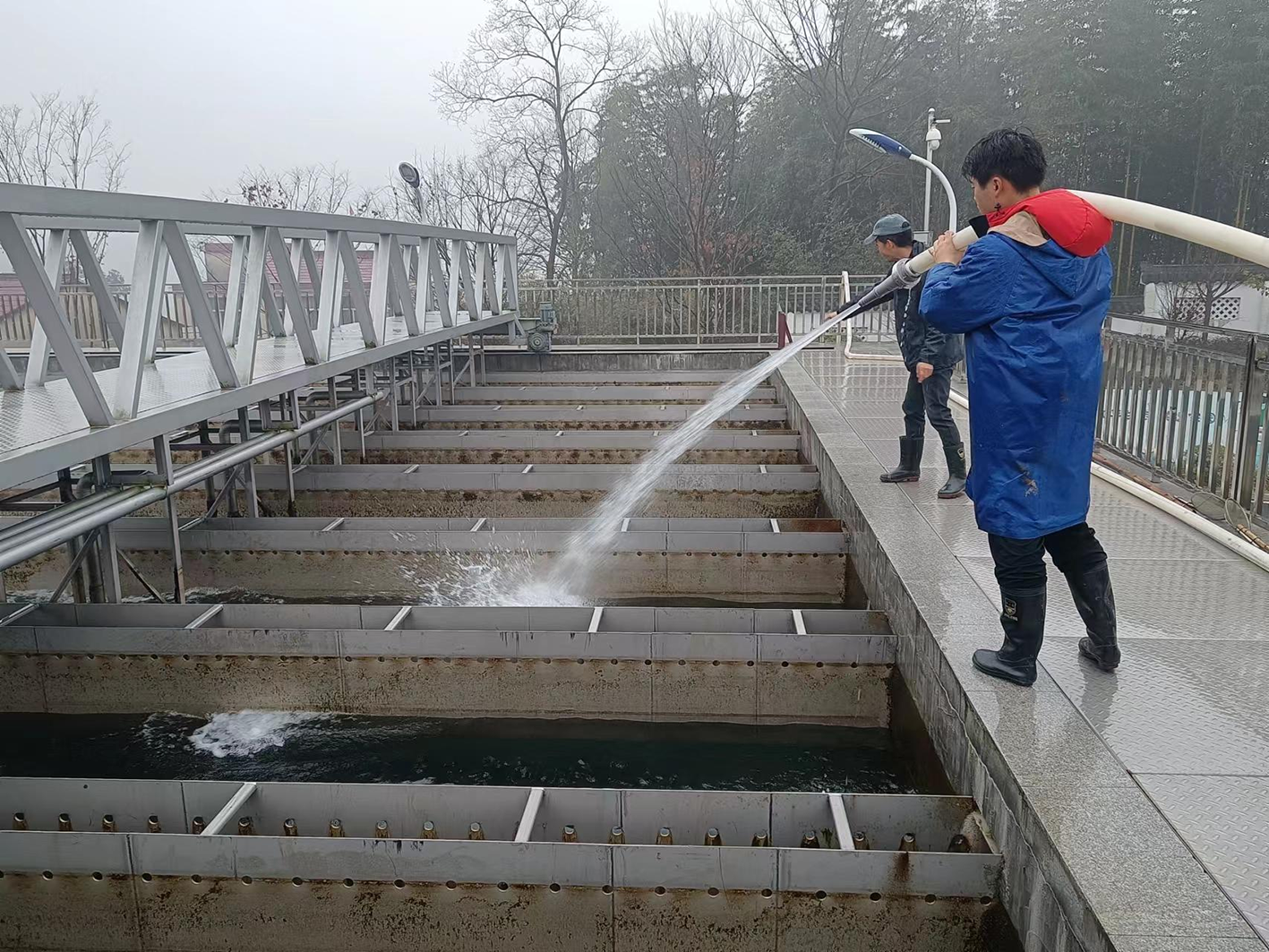 全面清洗水池 保障饮水安全