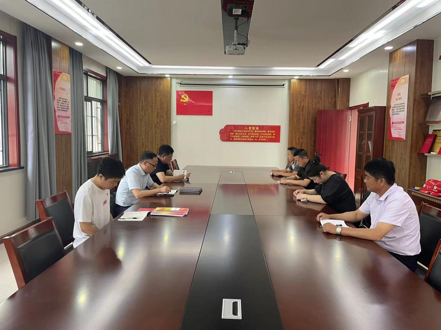 用“坚持”助推党纪学习教育