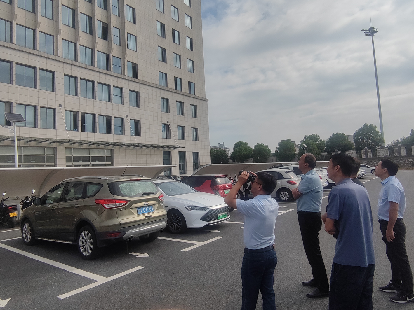 集团党委委员、常务副总经理吴义强带队 调研指导中心城墙体脱落安全隐患整治工作