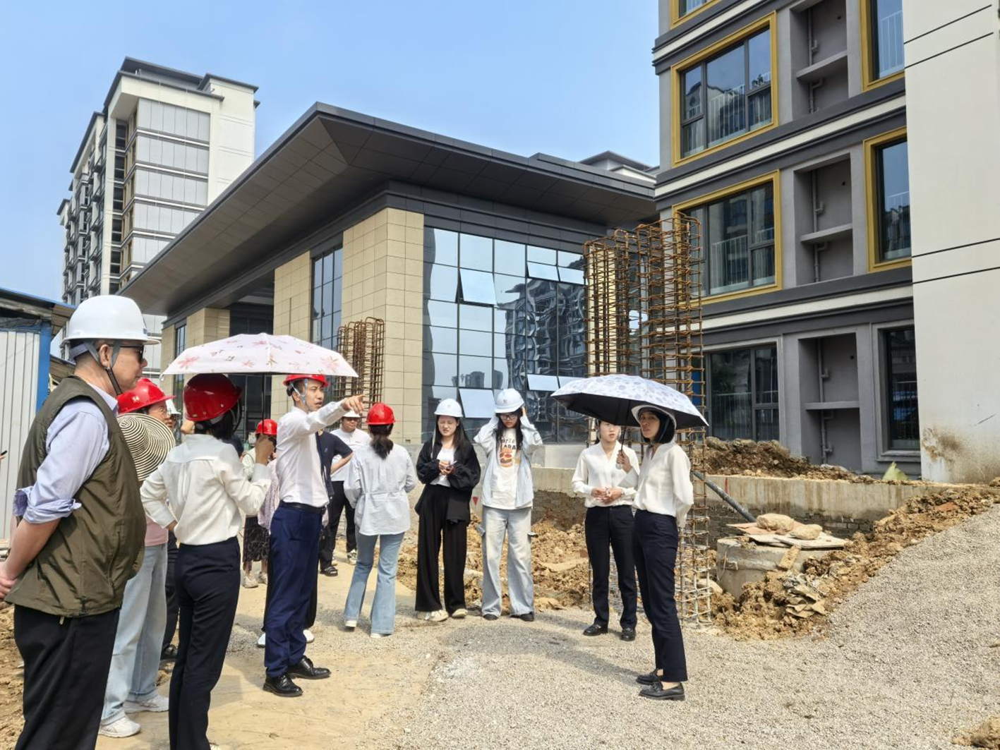 “严守八项规定，共建美好家园” ——置业公司党支部组织开展业主开放日活动