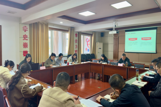 “小课堂”聚合力   轮流讲促提升